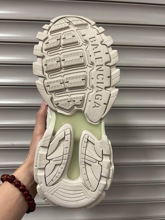 Biale buty 45+ Czarna czapka