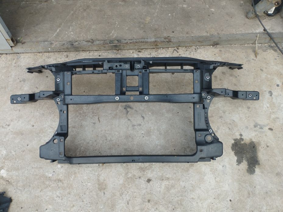 Передня панель телевизор Passat B 6