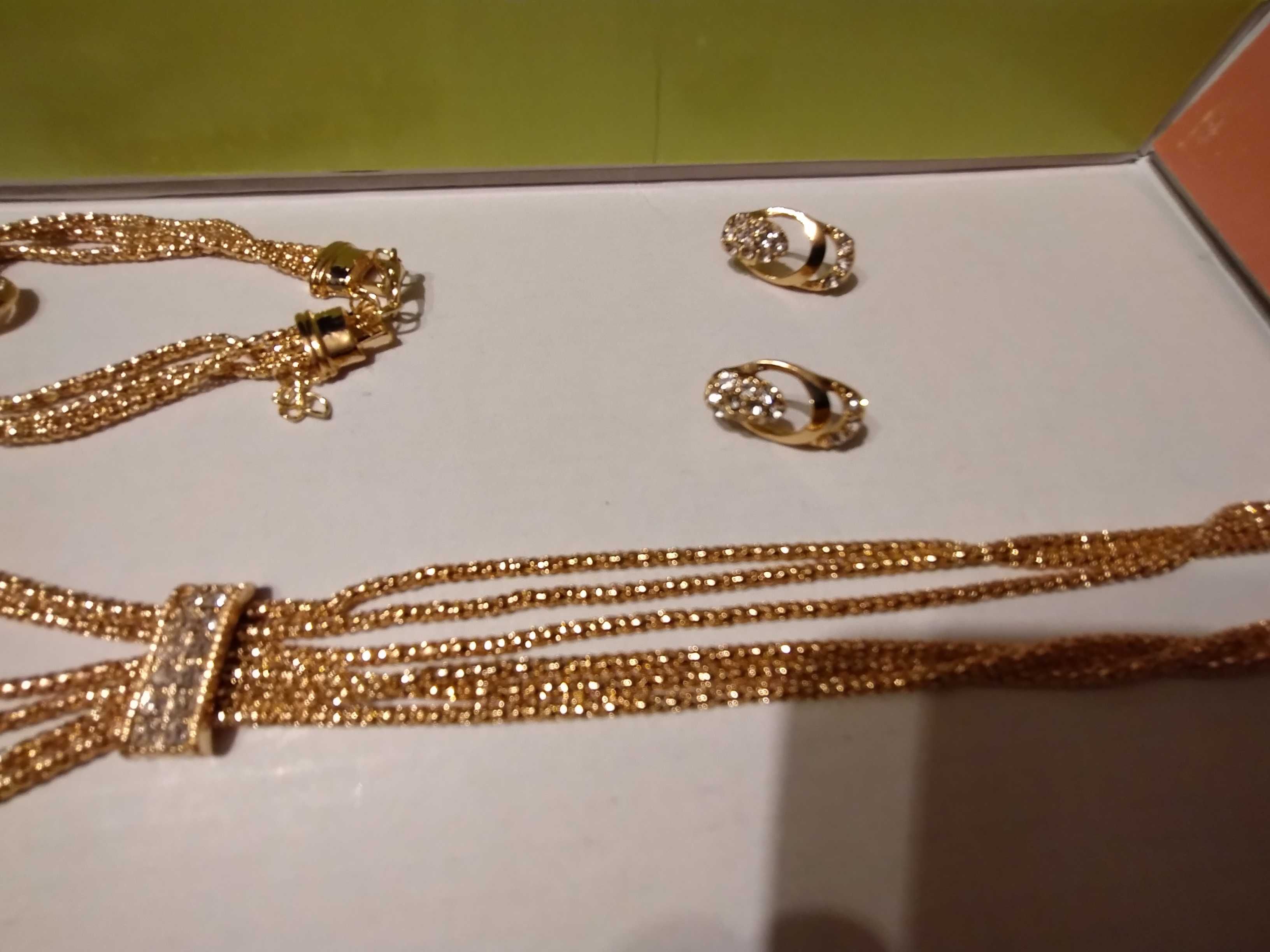 Komplet biżuterii zestaw naszyjnik kolczyki bransoletka kolor złoty