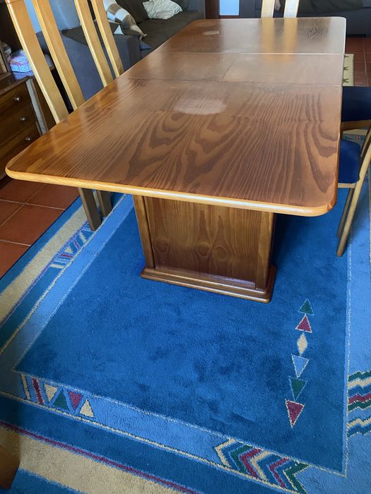 Mesa de madeira + 6 cadeiras