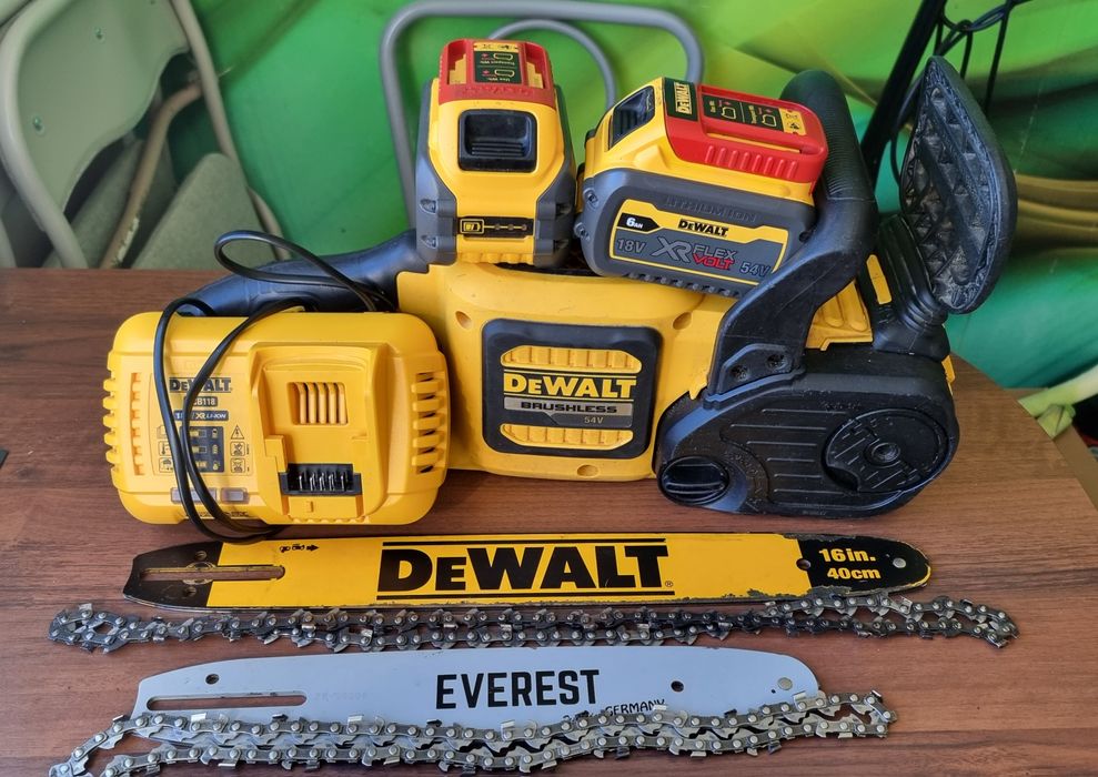 Pilarka DEWALT DCM 575