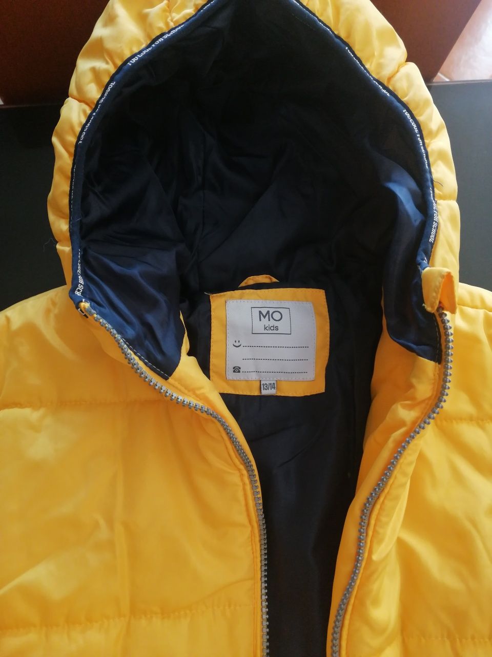 Kispo de rapaz amarelo