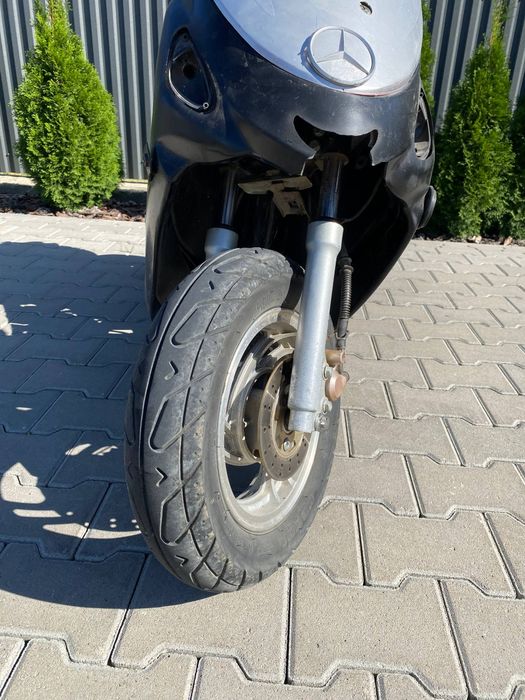 Скутер 50 кубов.