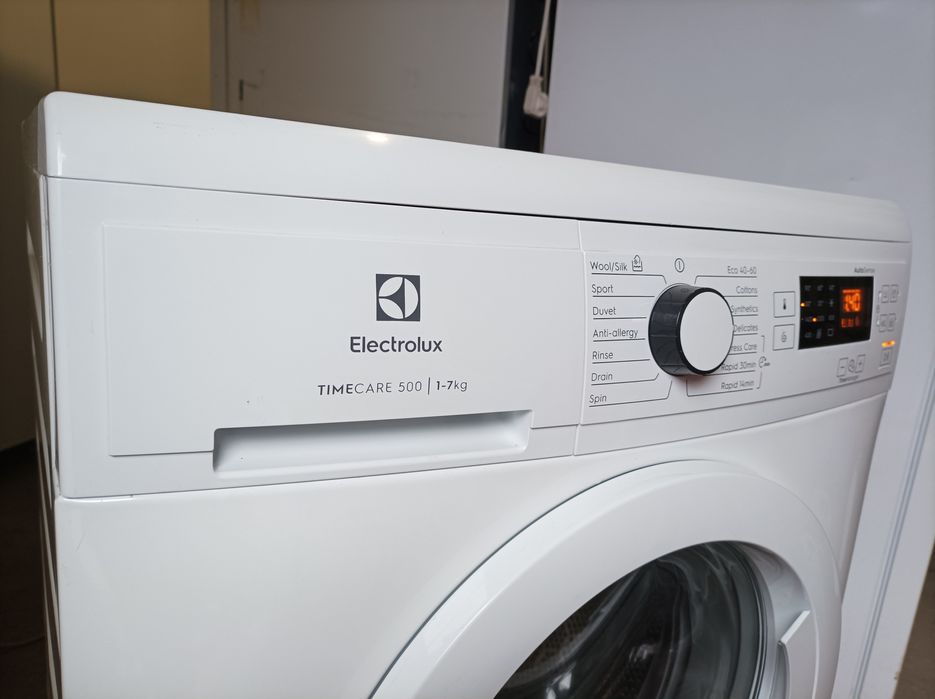 Пральна машина Electrolux завужена 55см