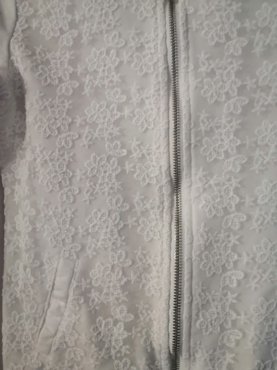 Bluza rozpinana z koronką