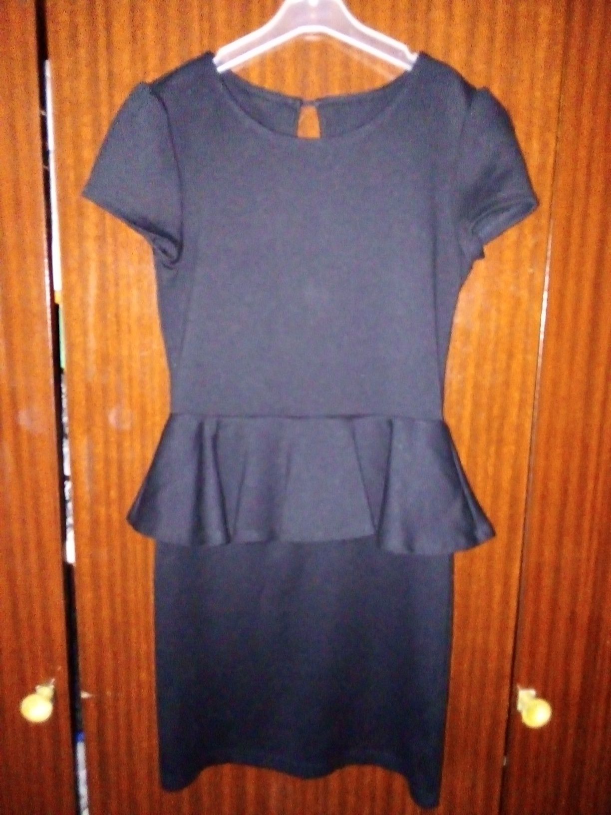 Платье с баской 140 размера юз