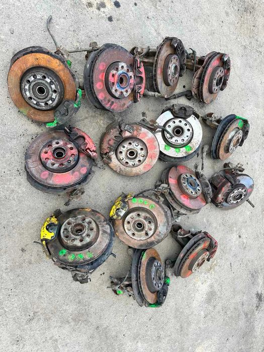 Цапфа ступица гольф 5 шкода а5 поворотний кулак golf 5 skoda a5