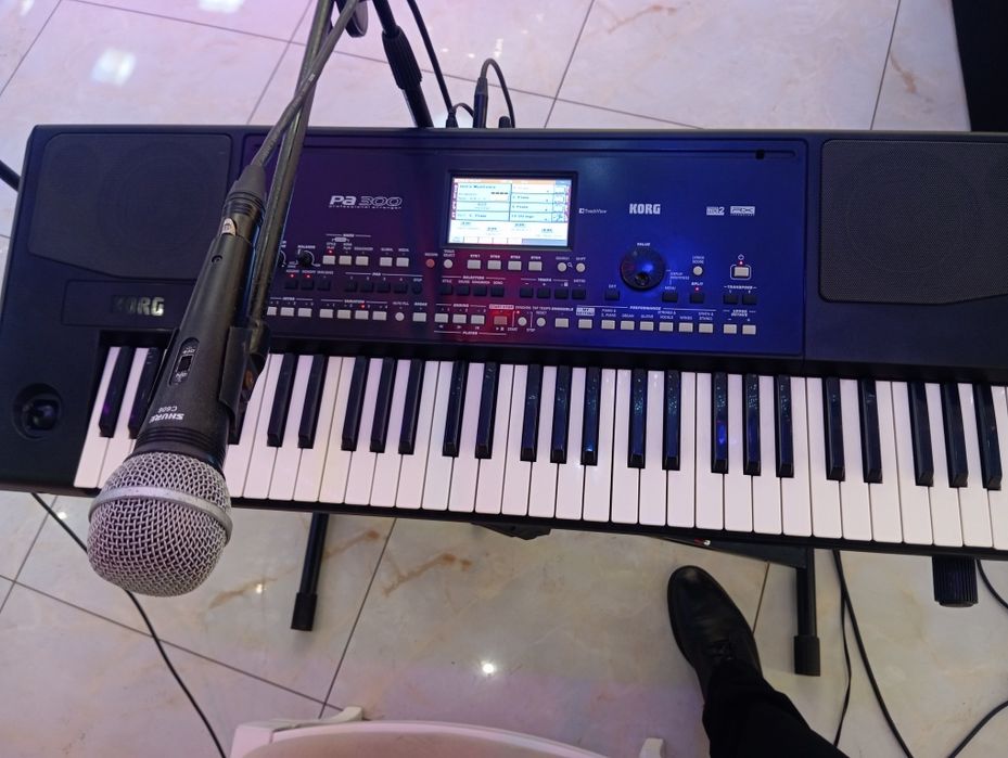 Korg pa 300 arranger