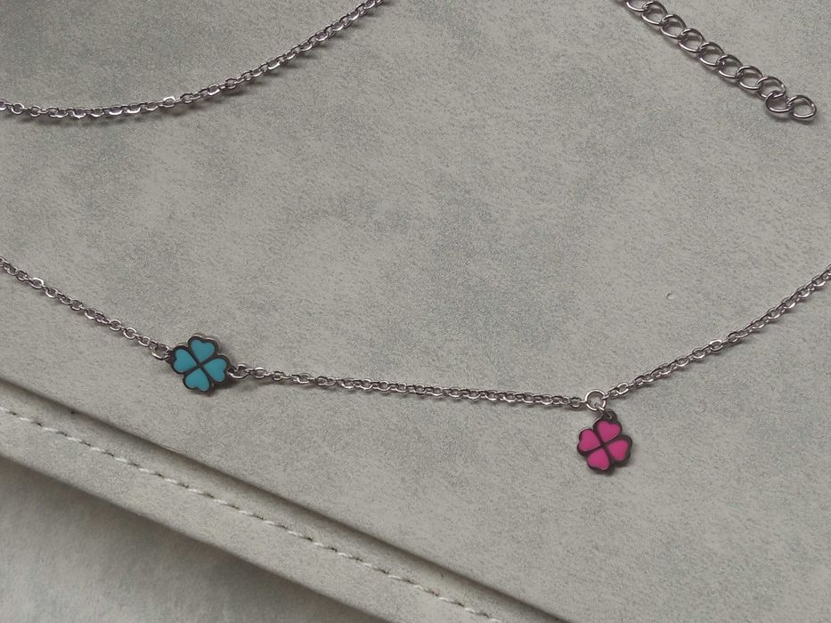 Nowy długi naszyjnik łańcuszek z koniczynkami z sercami 80 cm 85 cm