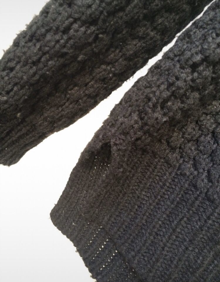 czarny sweter new yorker sweterek rozcięcia po bokach minimal oversize
