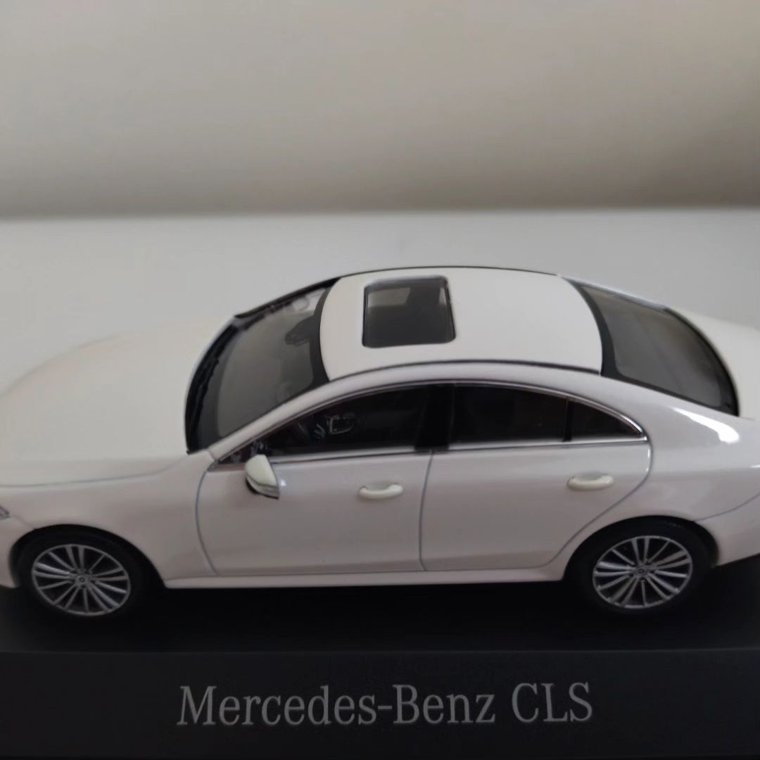 Miniatura Mercedes CLS 1/43 Nova