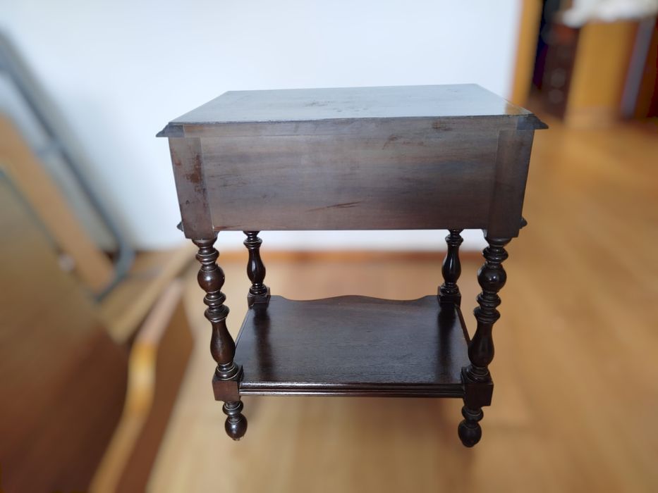 Móvel/mesa cabeceiral em madeira Cerejeira