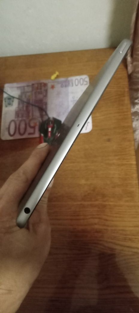 Продам айпад айр