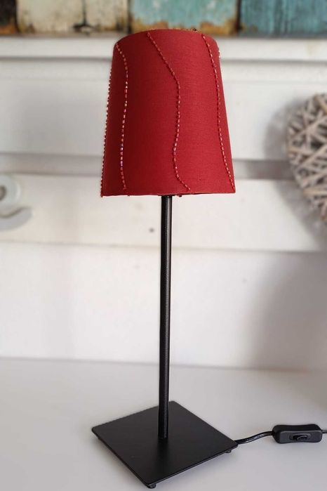 Candeeiro de Mesa Bordeaux com Missangas