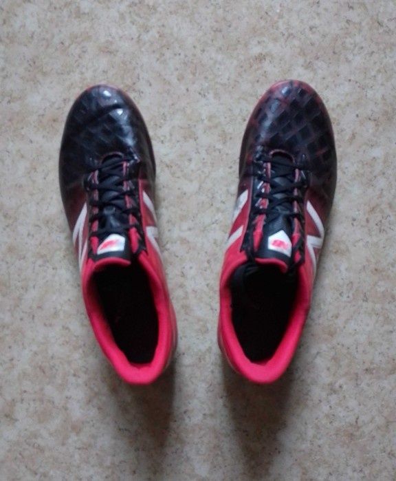 Качественные и лёгкие футбольные бутсы New Balance Furon 4.0 Pro FG.