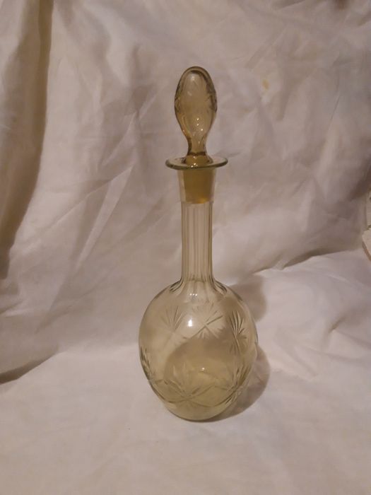 Графин гранёное горлышко 9 граней  узорчатая гравировка  0,5 л СССР