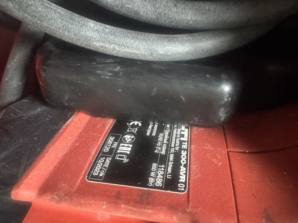 Mlot Hilti 300 ……………………………