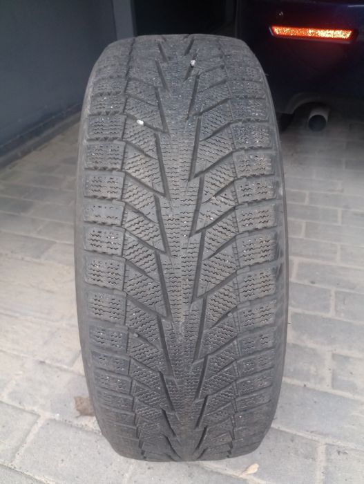 Продам зимние шины размер 205/55/R16