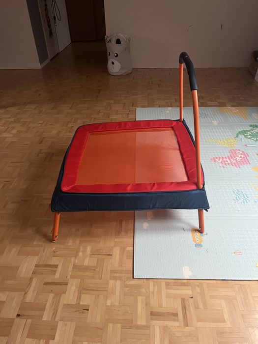 Trampolina domowa dla dziecka