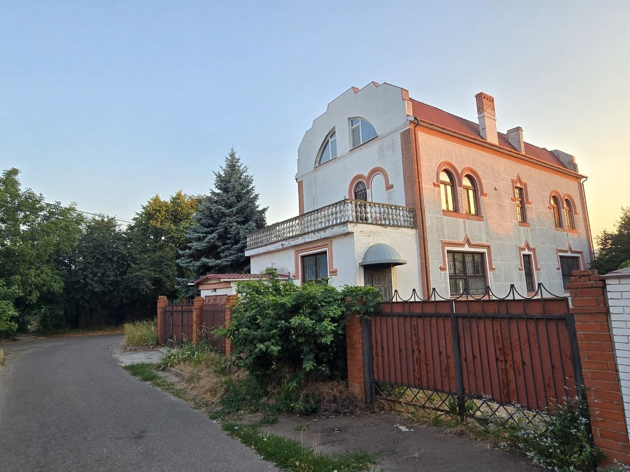 Жить или школа, садик, дом пристарелых, хостелпристарелых