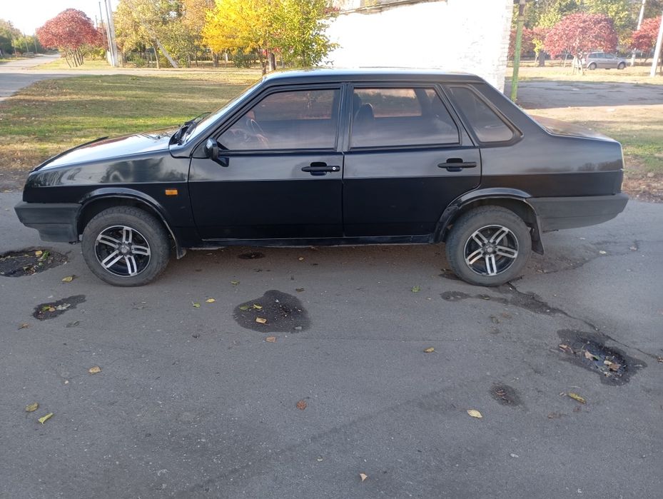 Продам авто ваз-2199 на полном ходу