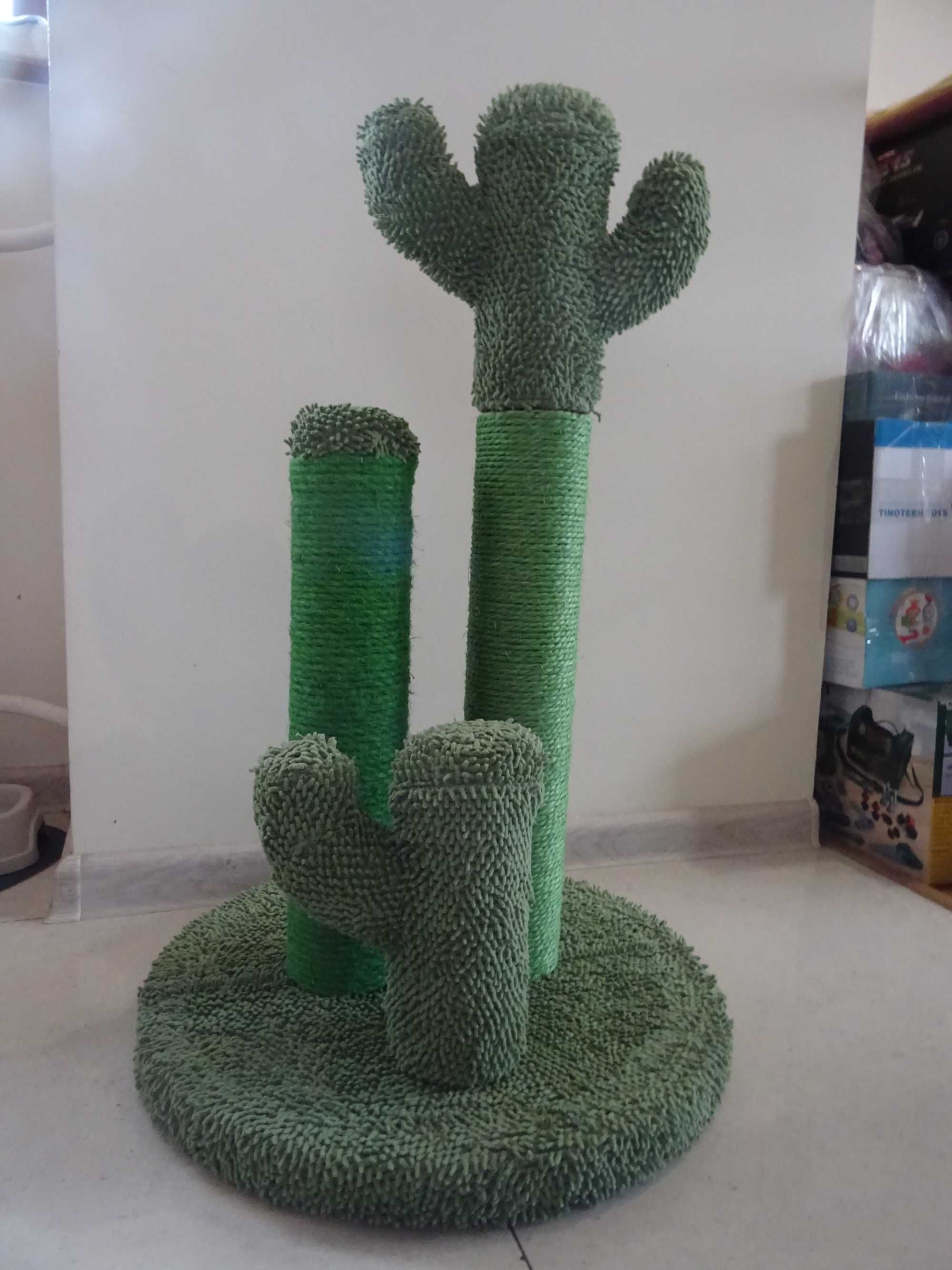 Drapak dla kota w kształcie kaktusa L (zabawka)