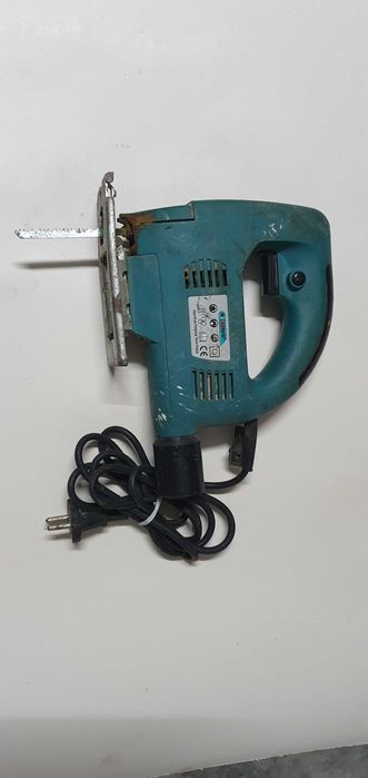 Serra tico-tico eléctrica