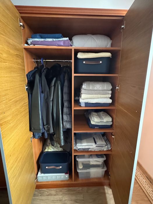 Szafa, komoda i dwa stoliki nocne