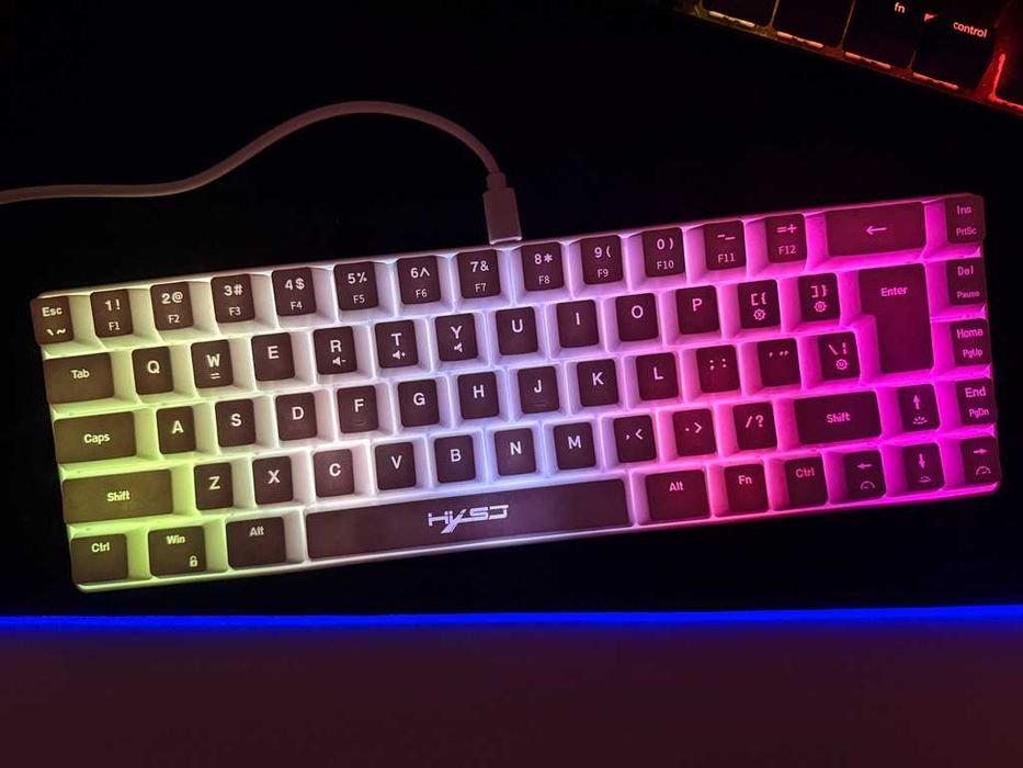 HXSJ V200 – przewodowa optyczna klawiatura gamingowa RGB (68 klawiszy)