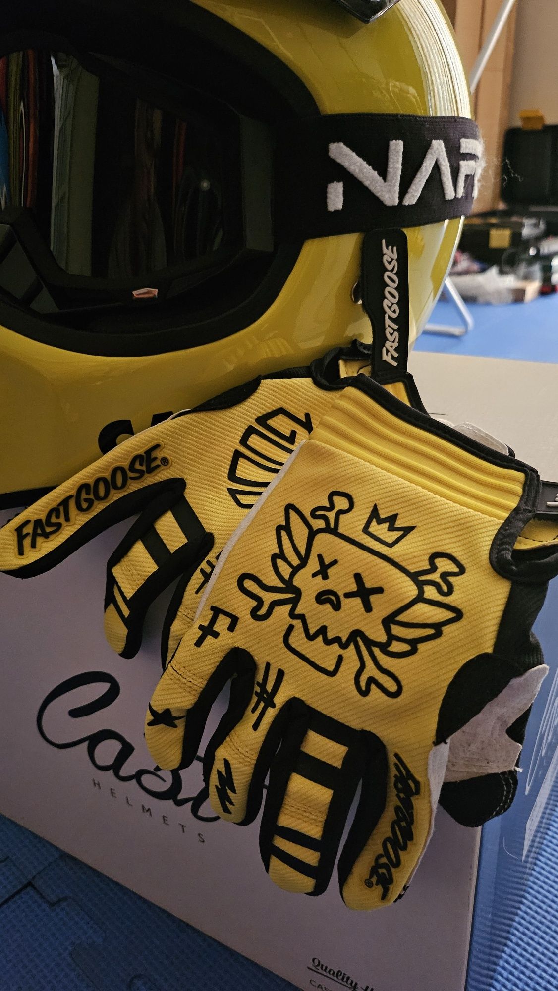 Capacete Cast MT II com óculos como novo em caixa TAM S