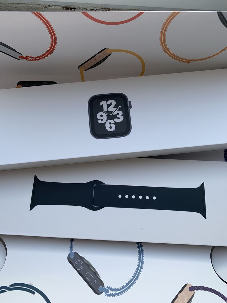 Нові, запаковані Apple Watch SE 40mm LTE midnig sport band  MKQQ3