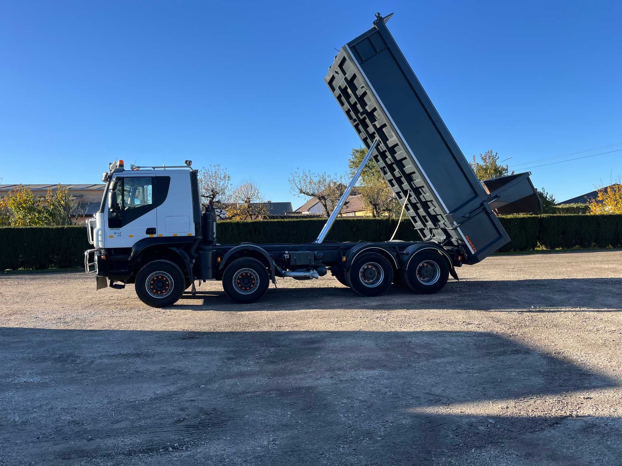 Iveco TRAKKER 450 wywrotka 8x4 * Sprowadzony