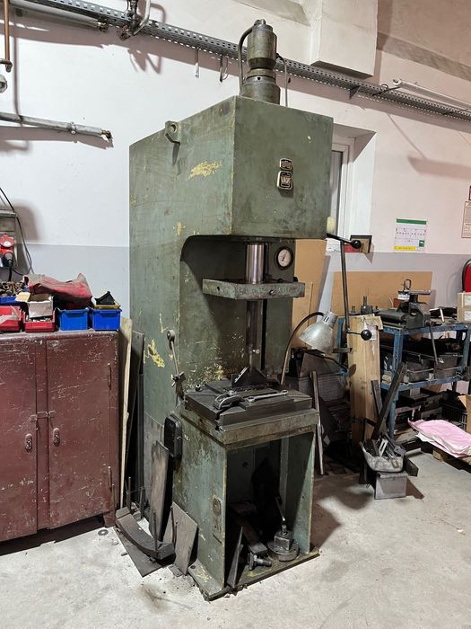 Prasa hydrauliczna wmw 10 ton.