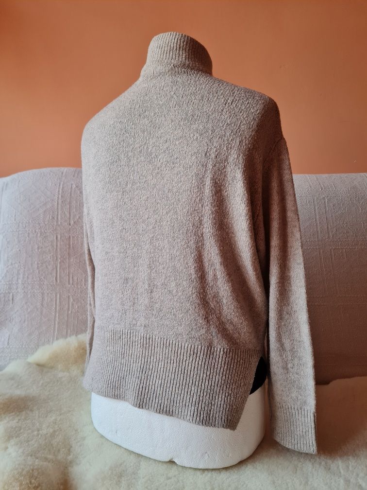 Sweter golf damski oversize beżowy wiskoza elastan pull&bear