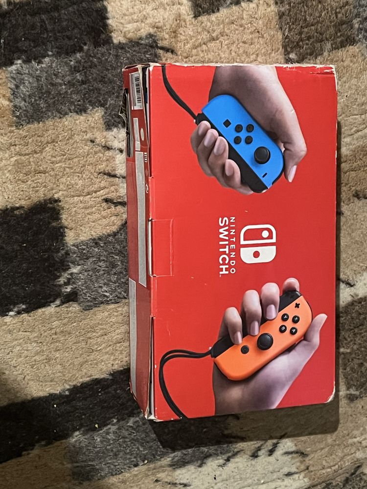 Nintendo Switch+Joy-Con Niebiesko Czerwony+Gra
