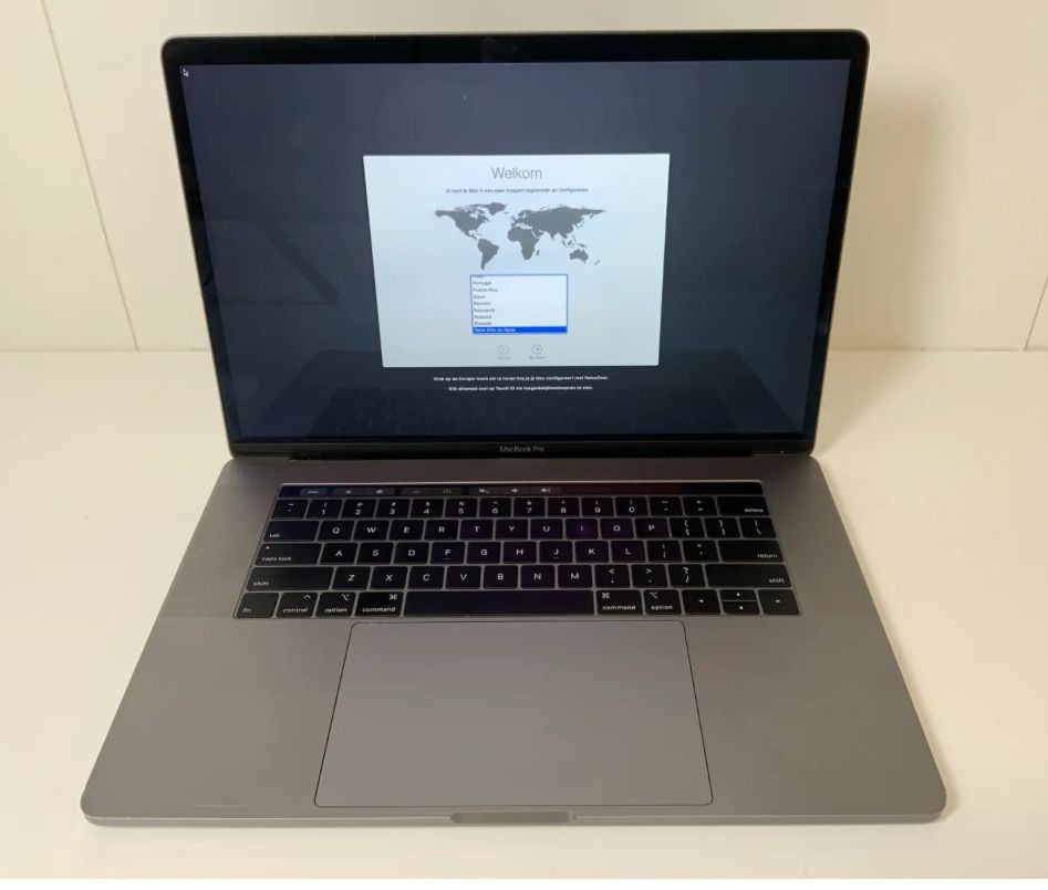 Apple Macbook Pro 15.4