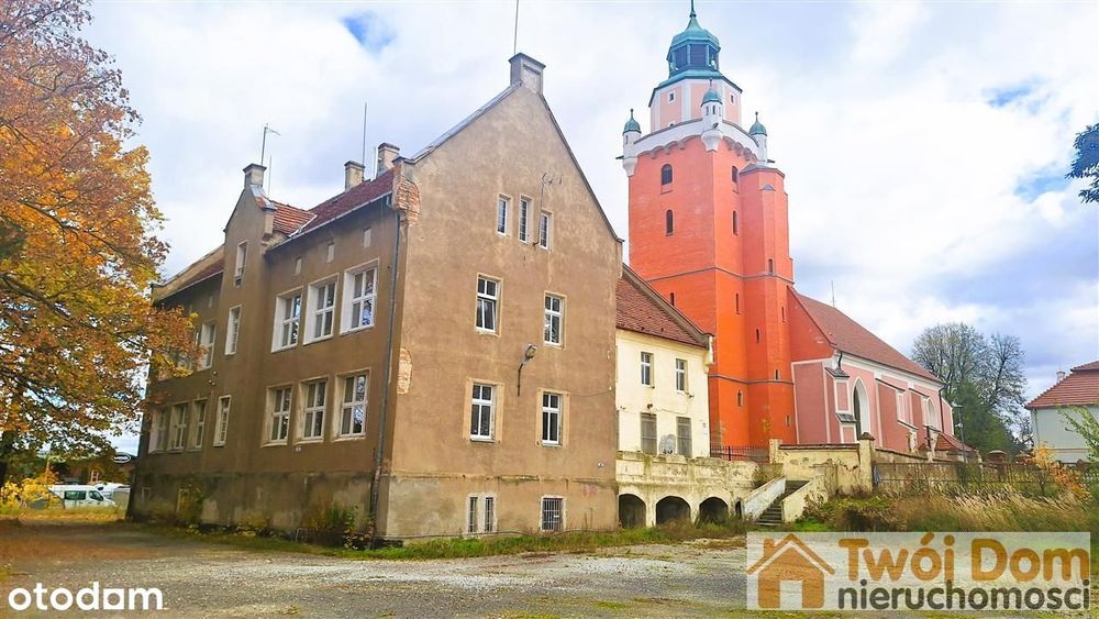 Kąty Wr. Dom Opieki przy rynku/kościele z parkiem.