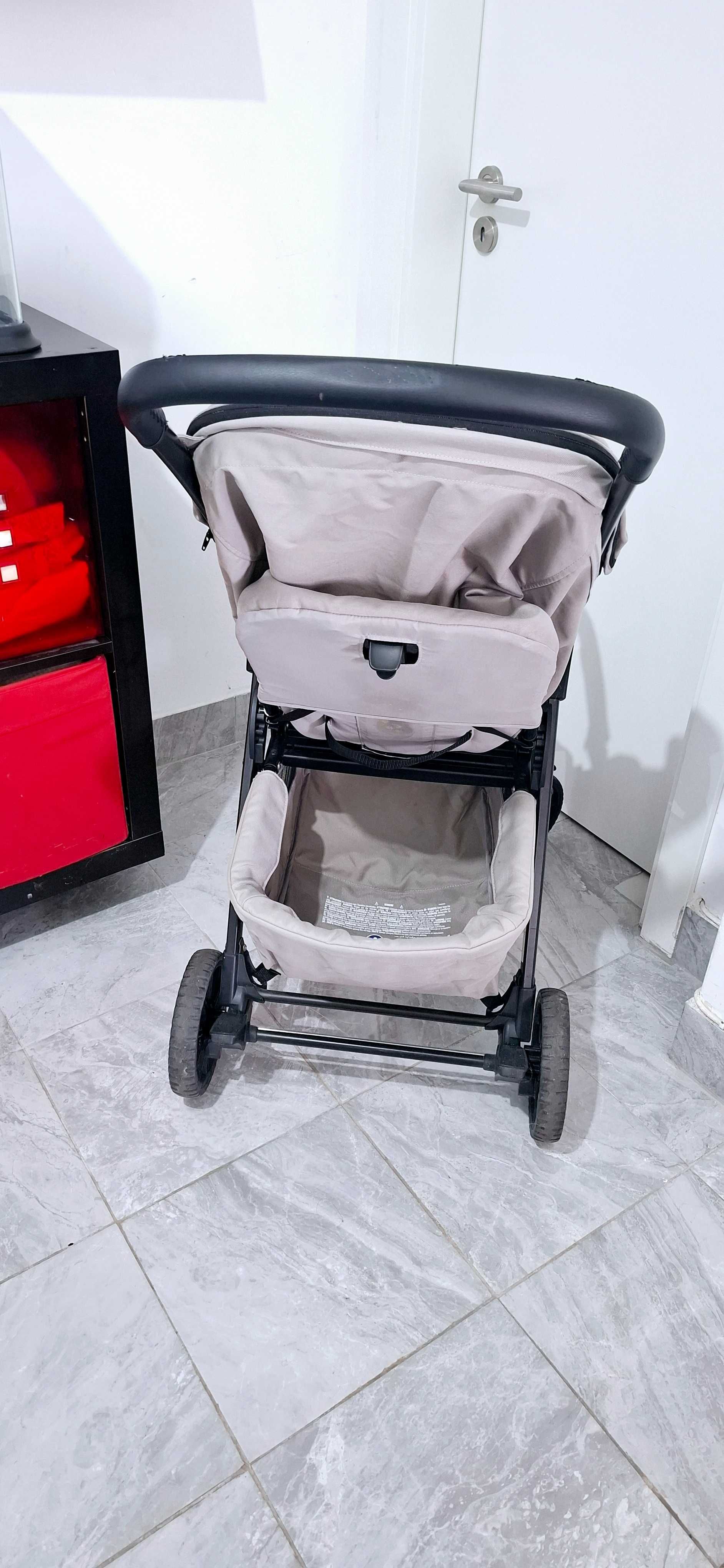 URGENTE PARA DESOCUPAR!Carrinho leve  prático e moderno da chicco