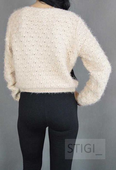 SWETER pudrowy ażurowy WZÓR a'la różyczki KRÓTKI