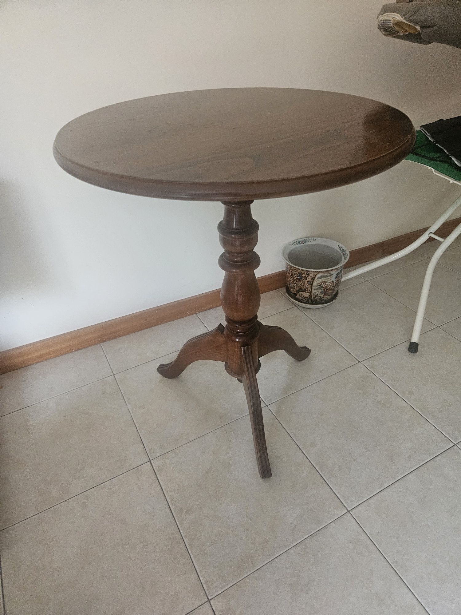 Mesa de centro castanha