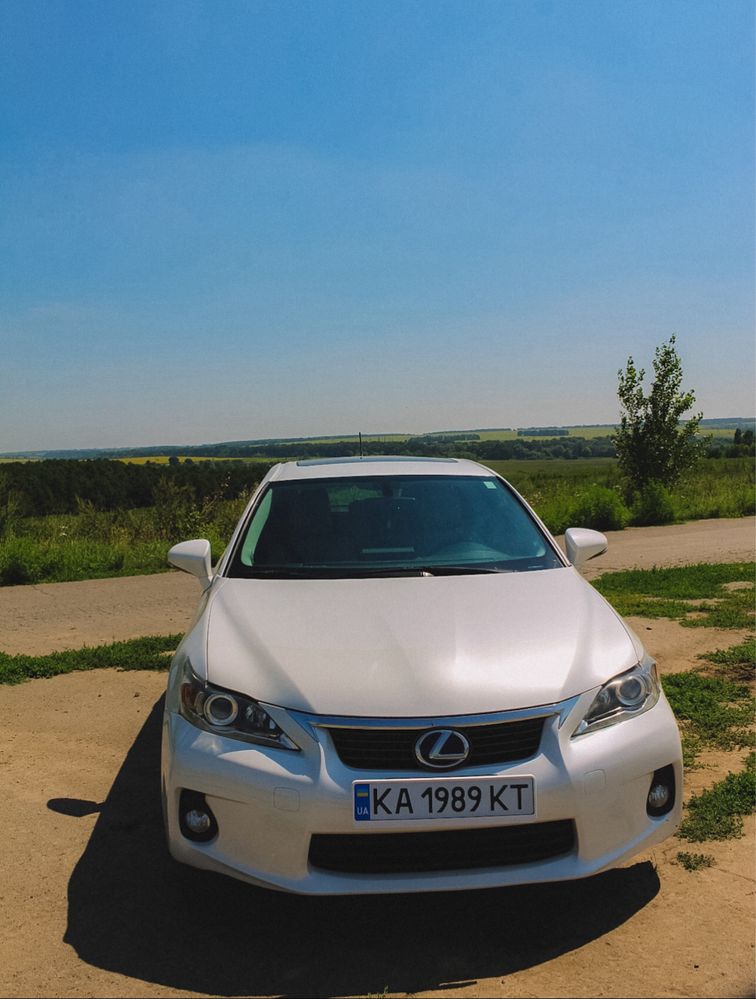 Lexus CT200H 2.0 2013 шкіра (аудіо Mark Levinson)