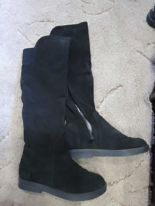 Шкіряні чоботи жіночі.