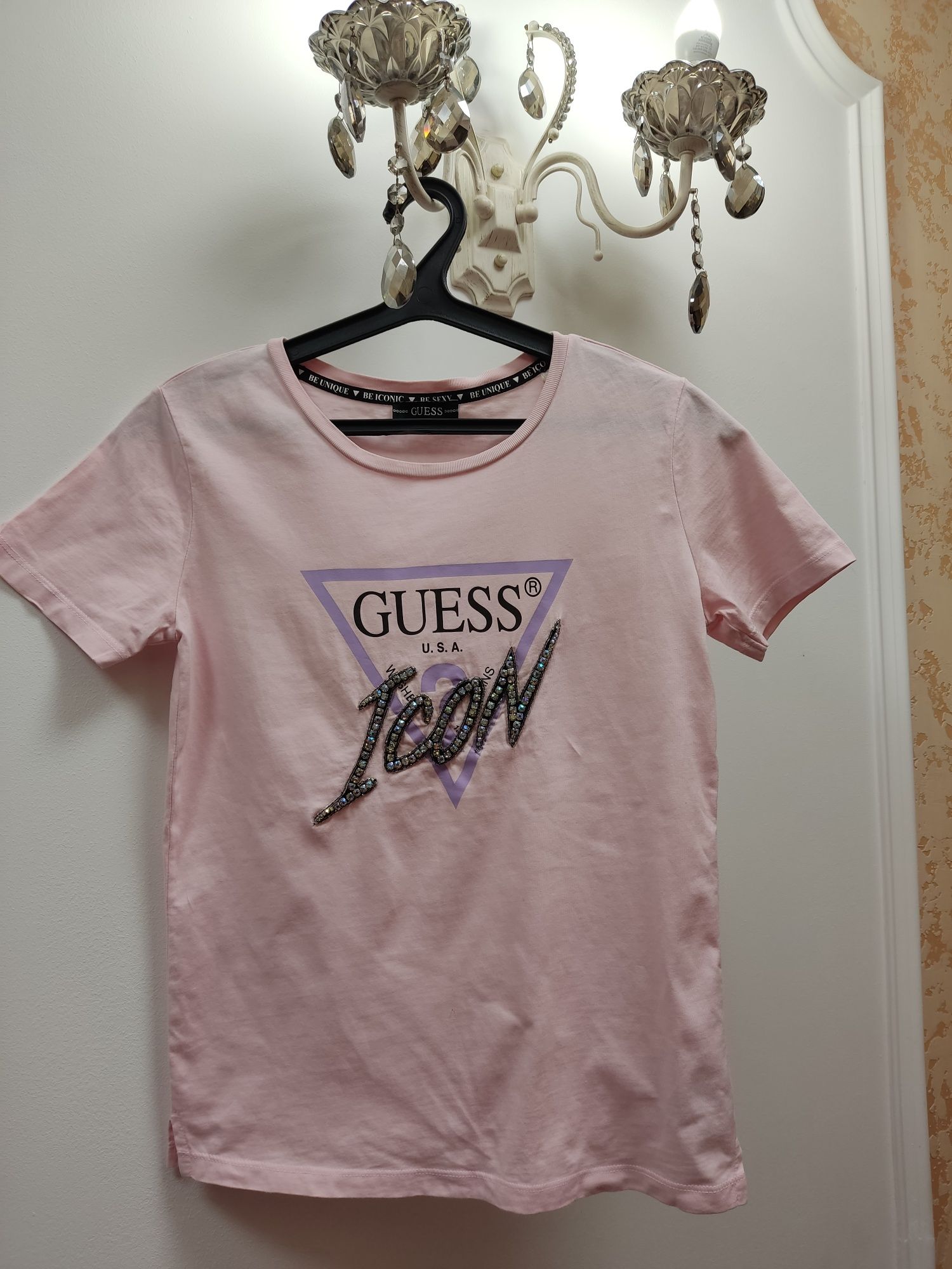 Продам футболочку фирмы GUESS