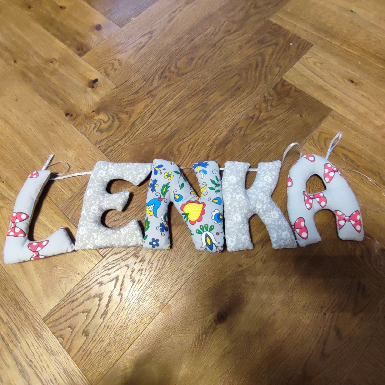 Napis Lenka do powieszenia nad łóżeczko