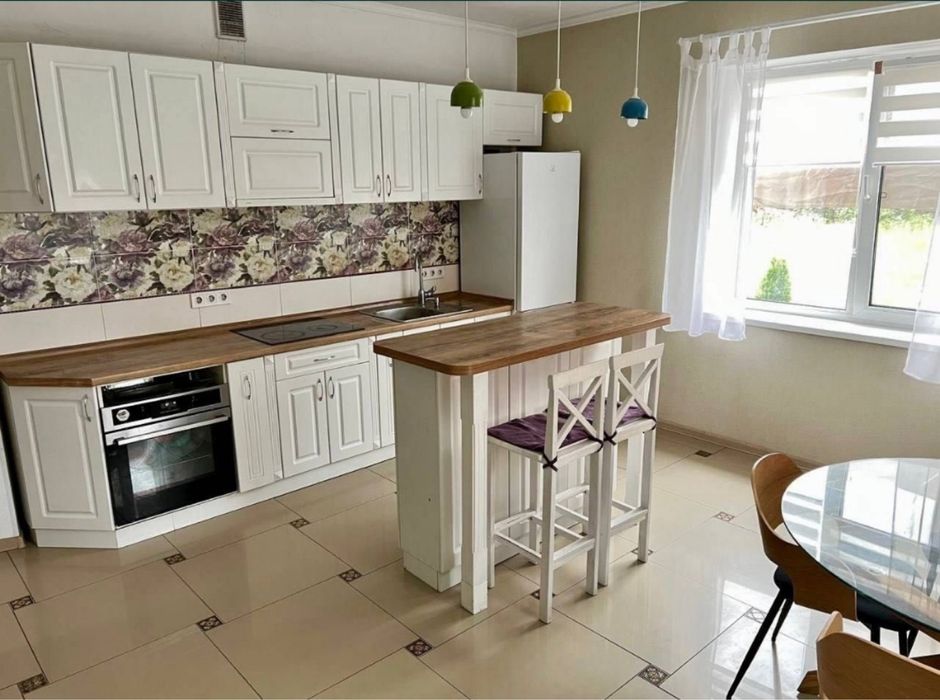 Будинок з якісним ремонтом у Дмитрівці, ділянка 12 соток!