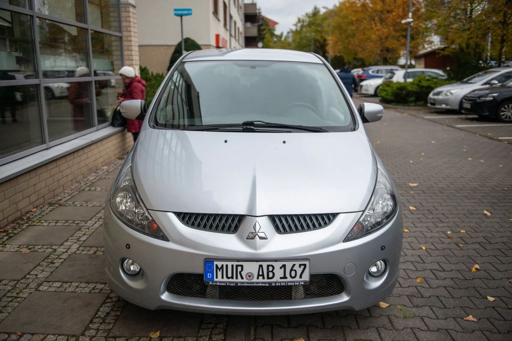 Mitsubishi Grandis Mitsubishi Grandis Japan Version 2.0 DI-D PCD BDB STAN - 6 osobowy