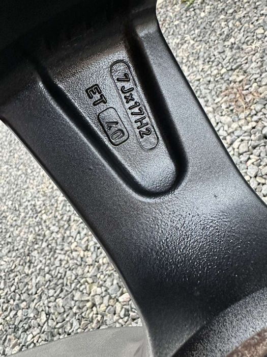 225/65R17 7Jx17H2 ET40