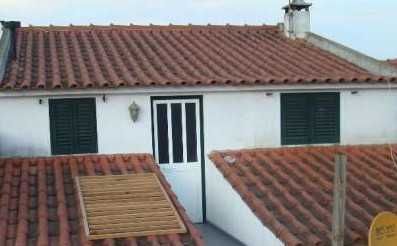 Moradia T2+2 com garagem e terraço frontal – Salvaterra de Magos