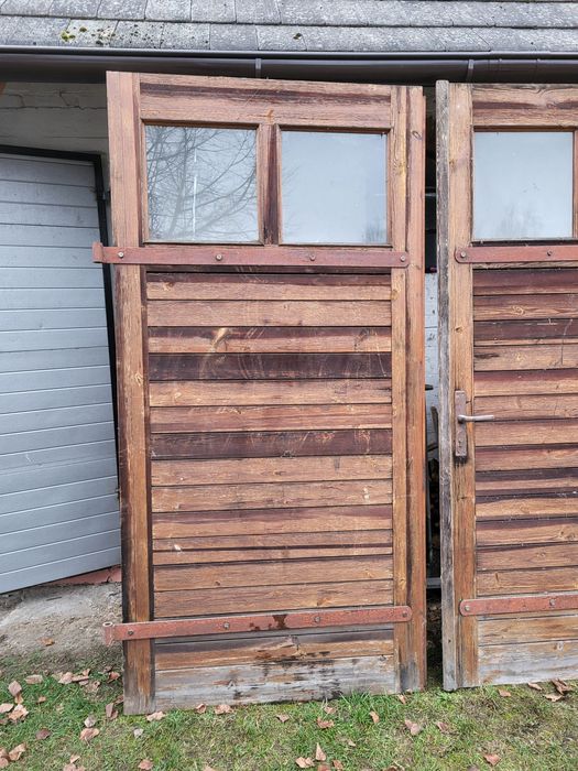 Drzwi drewniane garażowe