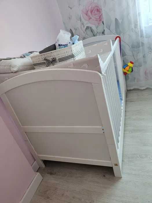 Serdecznie polecam łóżeczko w dobrym stanie w komplecie z materacem